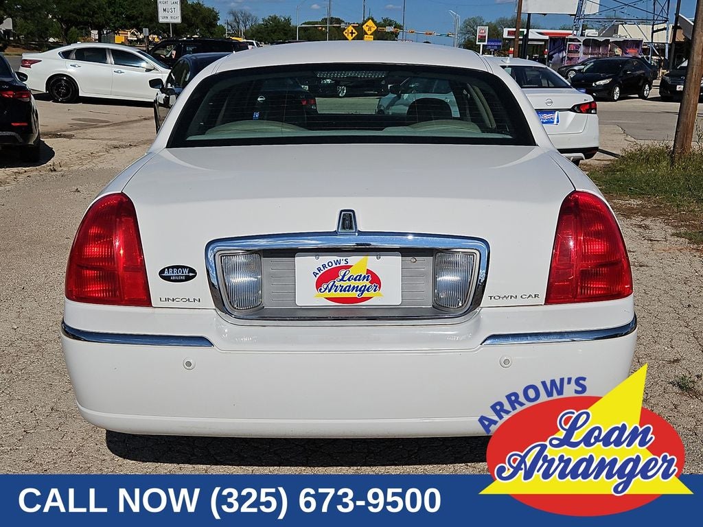 2005 Lincoln Town Car Signature Limited