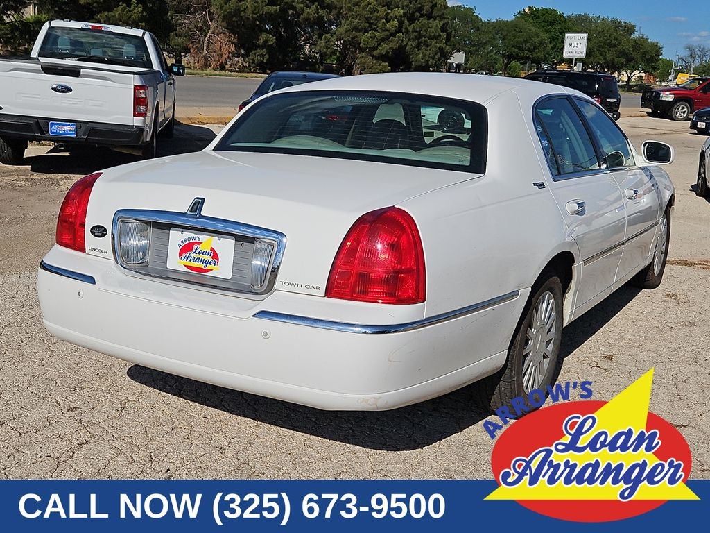 2005 Lincoln Town Car Signature Limited