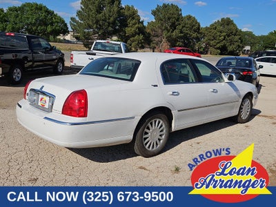 2005 Lincoln Town Car Signature Limited