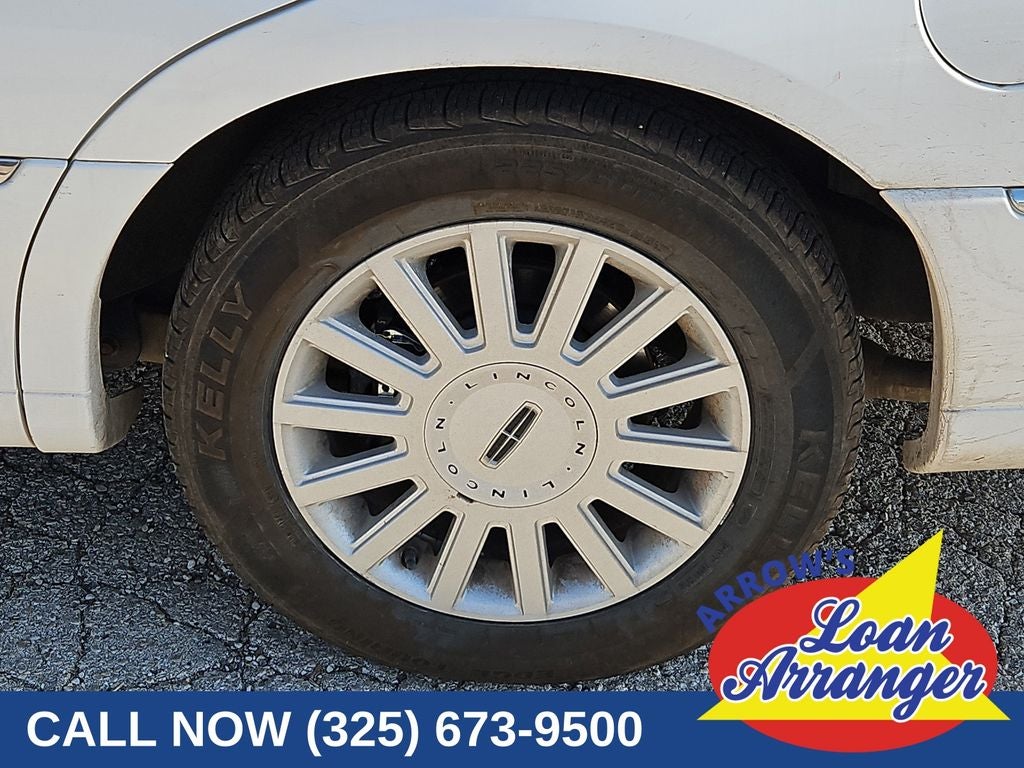 2005 Lincoln Town Car Signature Limited