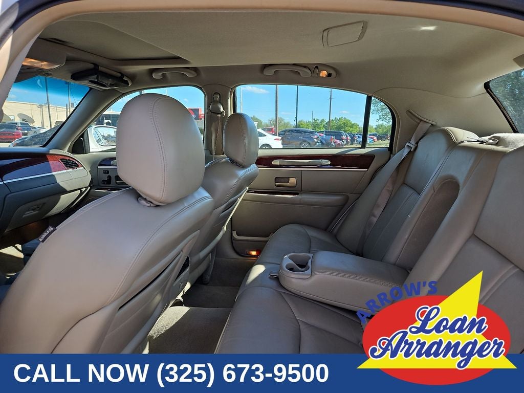 2005 Lincoln Town Car Signature Limited