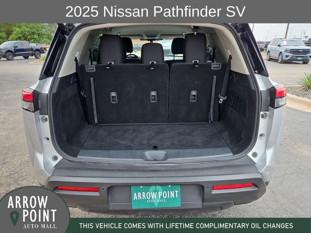 2025 Nissan Pathfinder SV