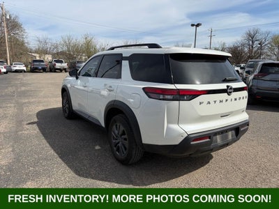 2024 Nissan Pathfinder SV