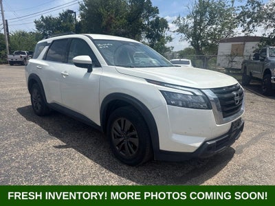 2024 Nissan Pathfinder SV