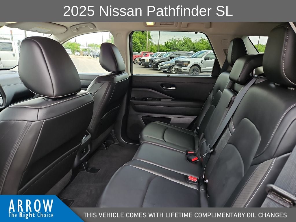 2025 Nissan Pathfinder SL