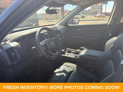 2025 Nissan Pathfinder SL