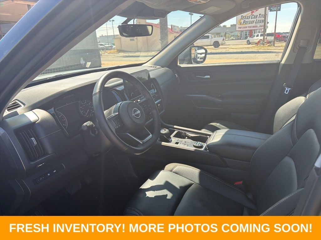 2025 Nissan Pathfinder SL