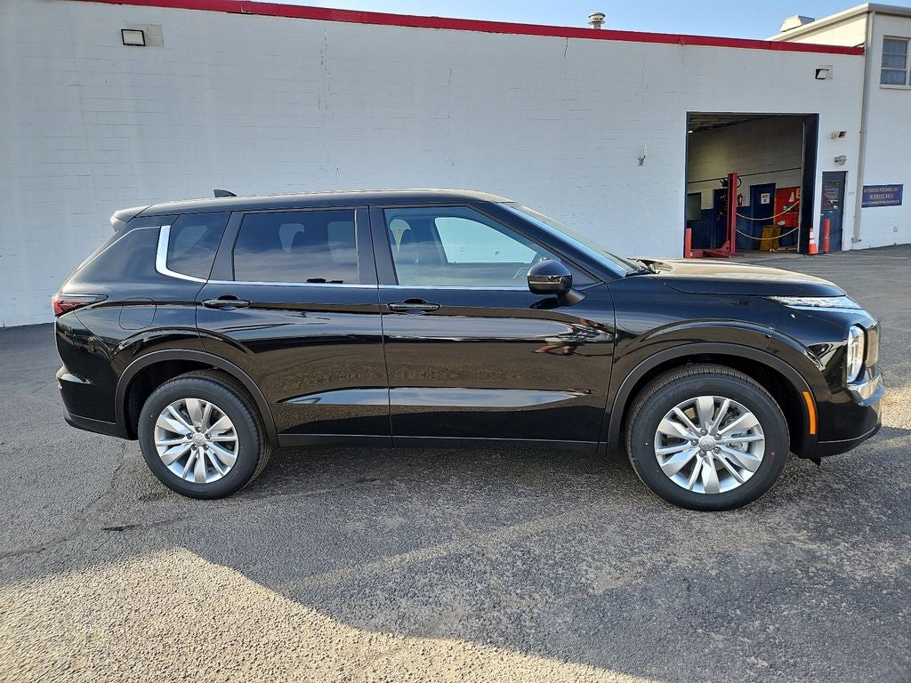 2026 Mitsubishi Outlander ES