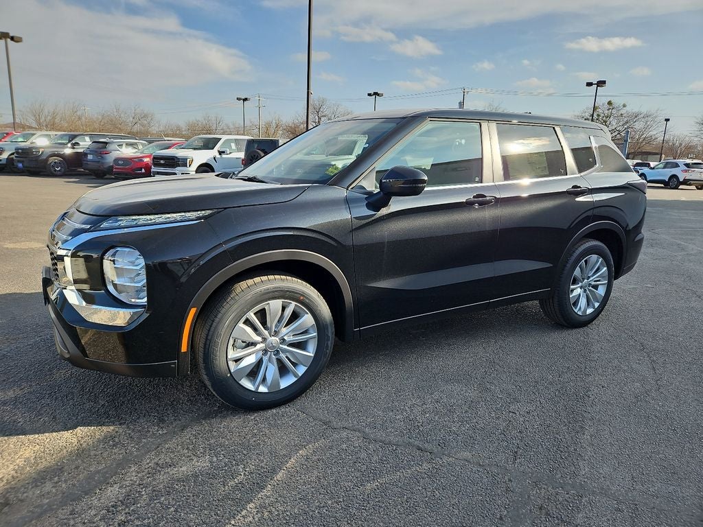 2026 Mitsubishi Outlander ES