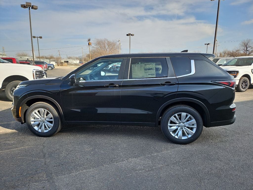 2026 Mitsubishi Outlander ES