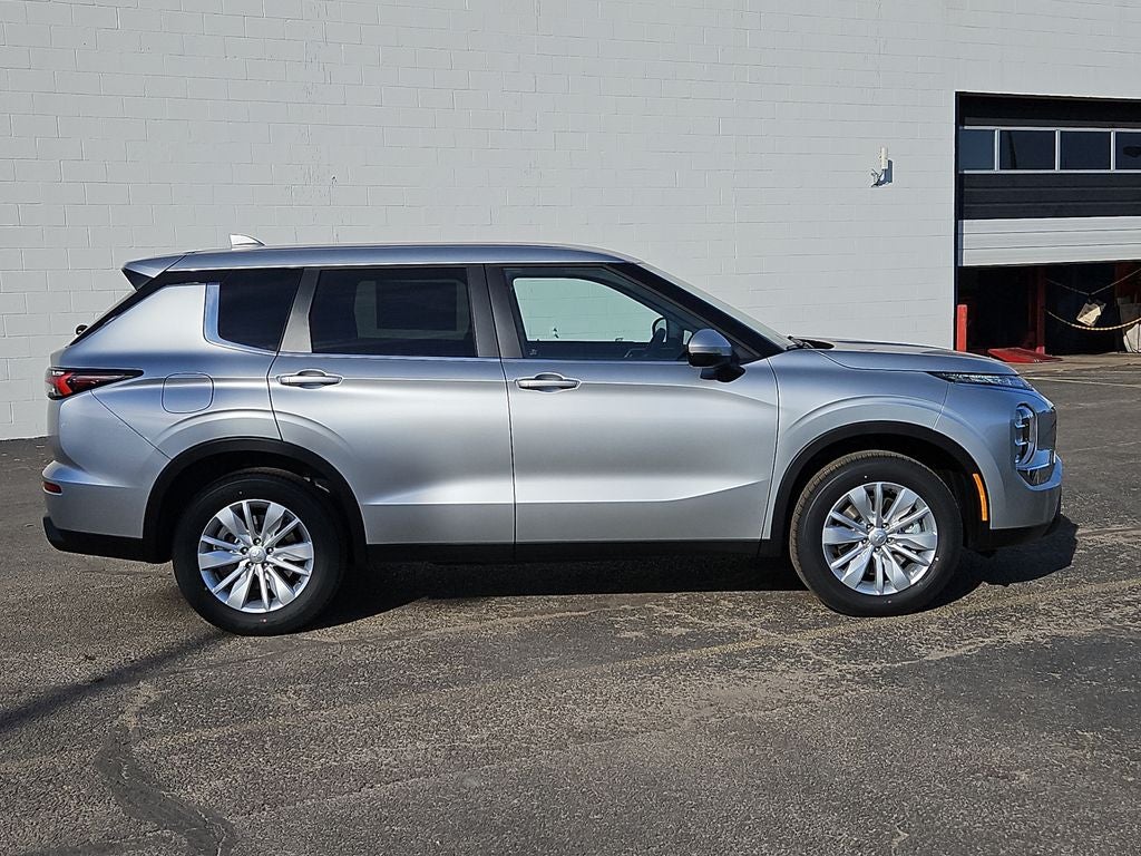 2026 Mitsubishi Outlander ES