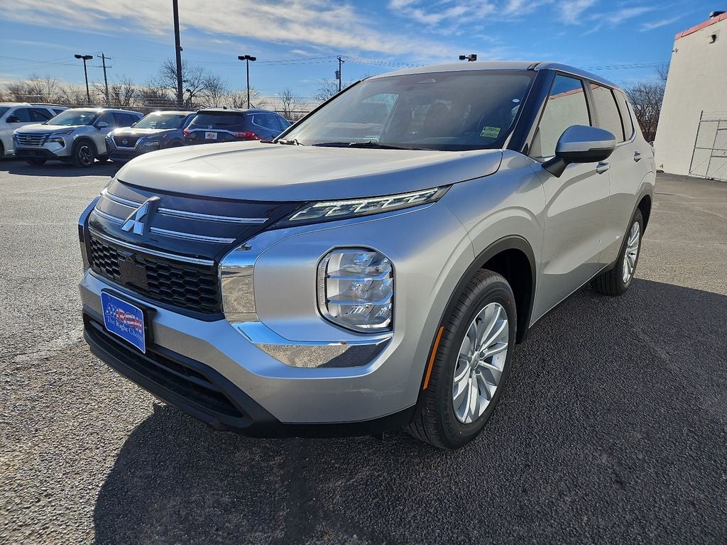 2026 Mitsubishi Outlander ES