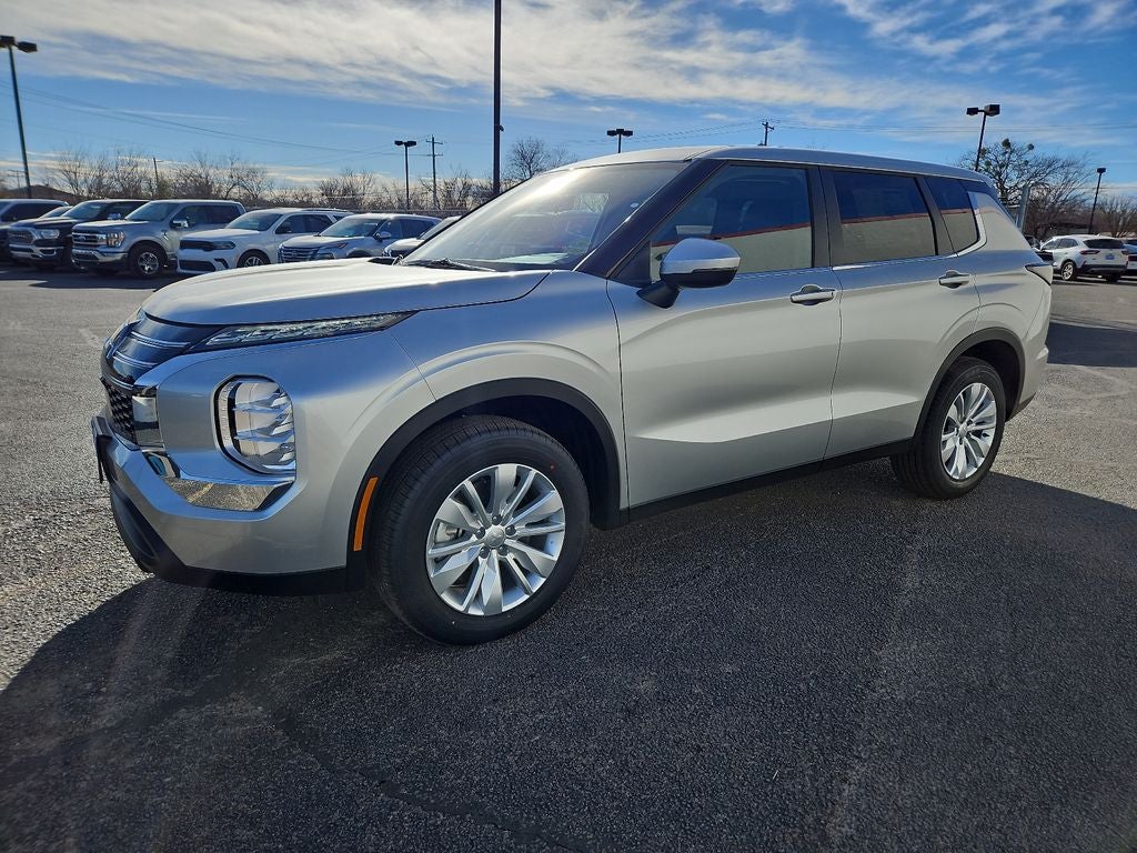 2026 Mitsubishi Outlander ES