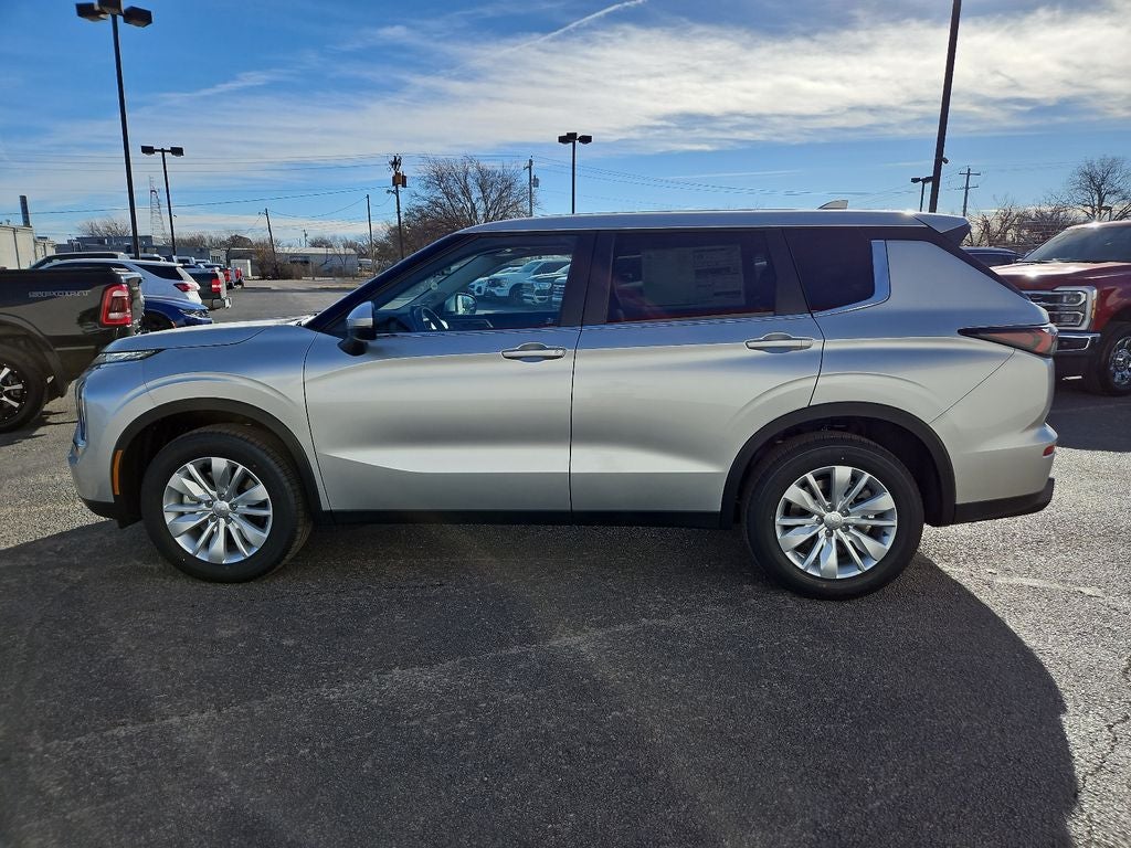 2026 Mitsubishi Outlander ES