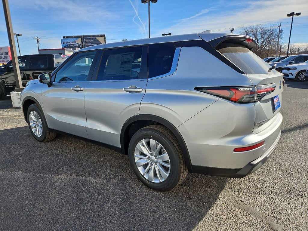 2026 Mitsubishi Outlander ES