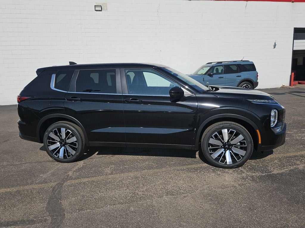 2025 Mitsubishi Outlander SE