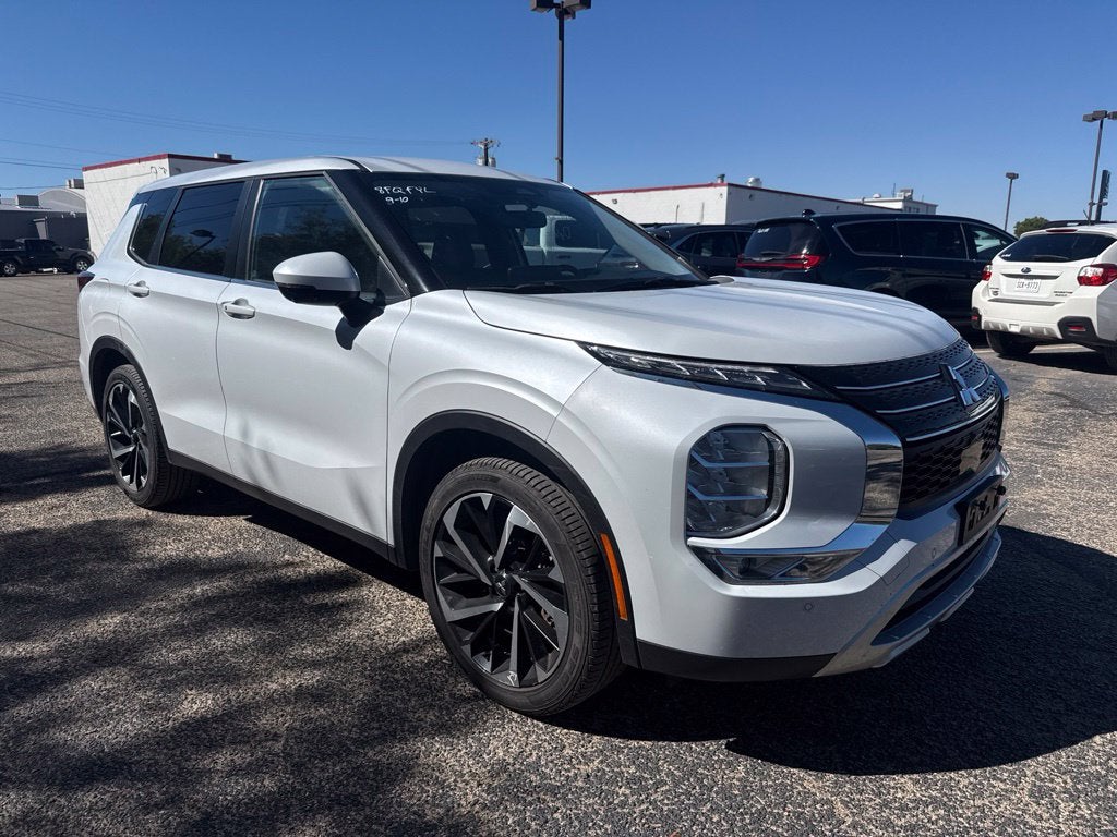 2024 Mitsubishi Outlander SE
