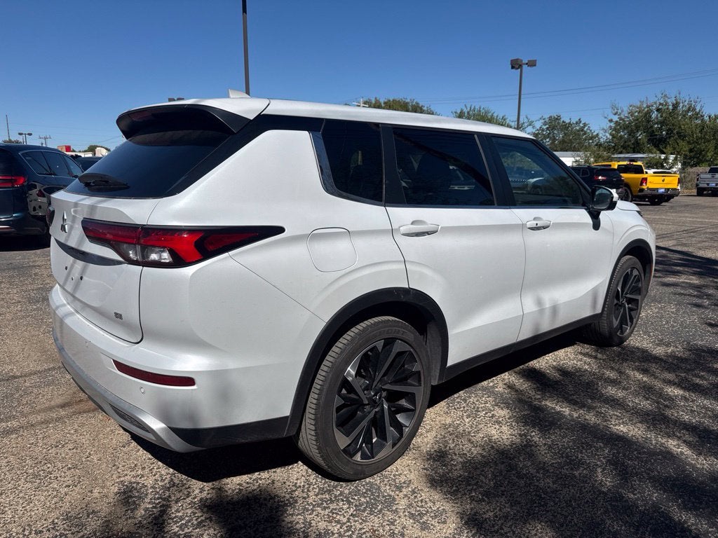2024 Mitsubishi Outlander SE