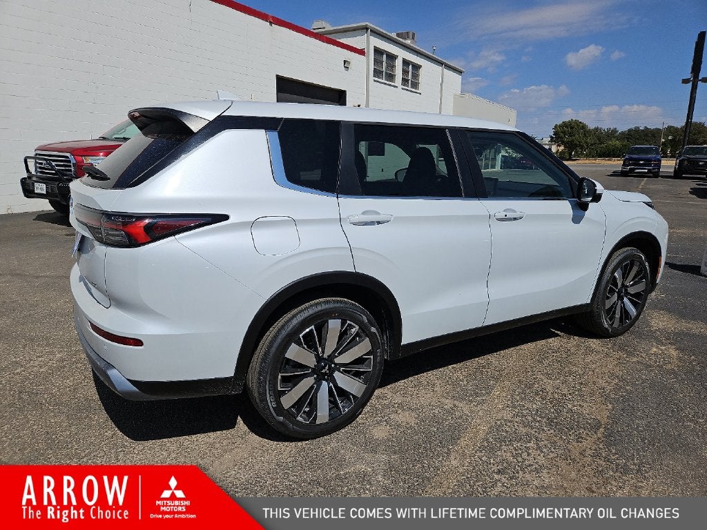 2026 Mitsubishi Outlander SE