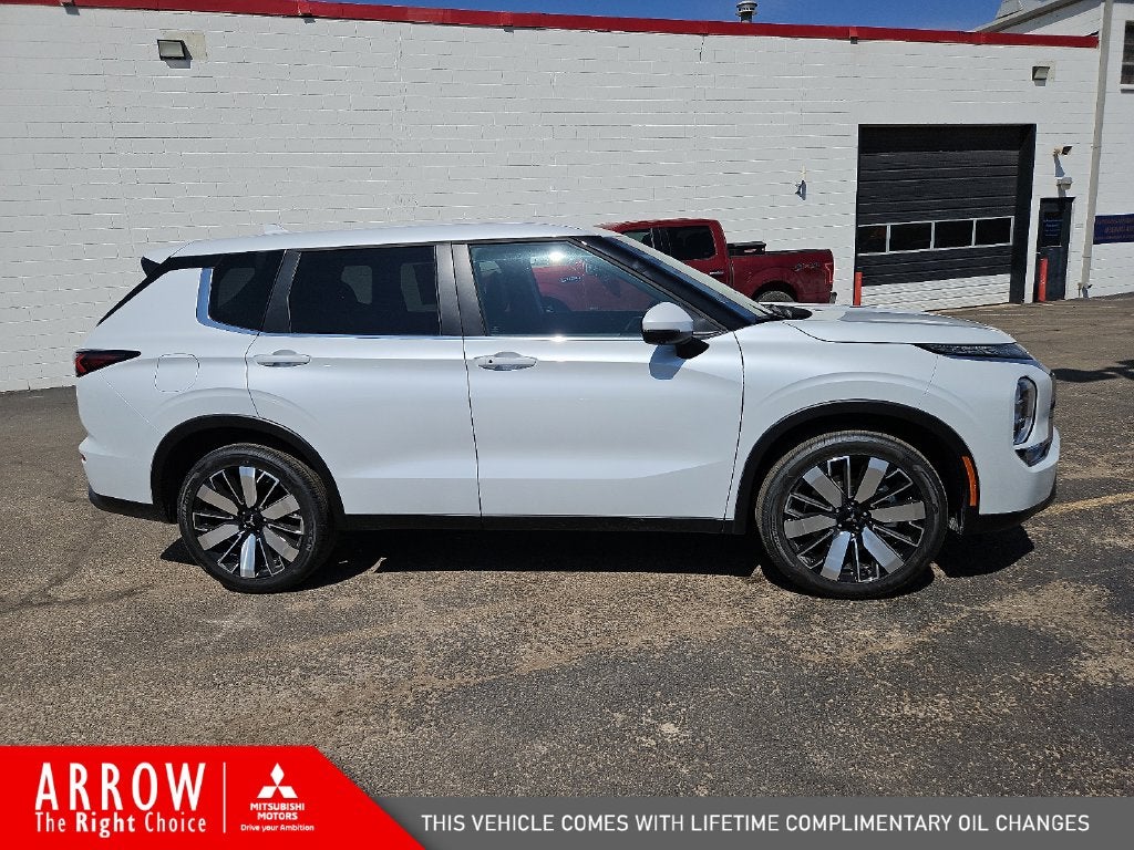 2026 Mitsubishi Outlander SE