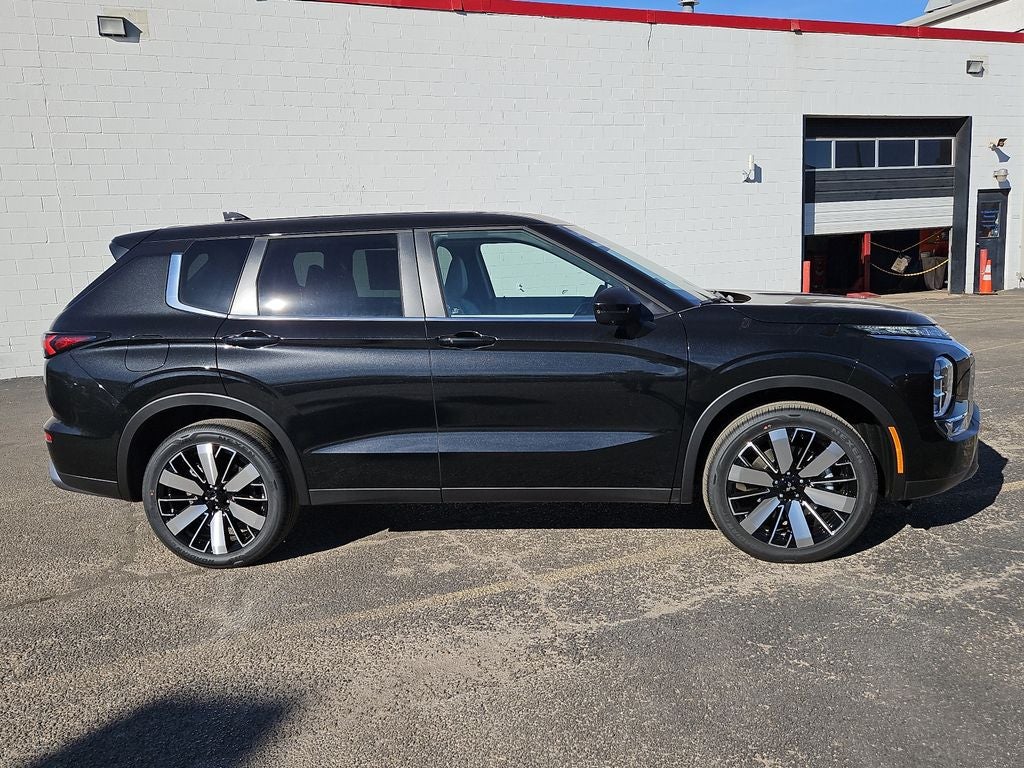 2026 Mitsubishi Outlander SE