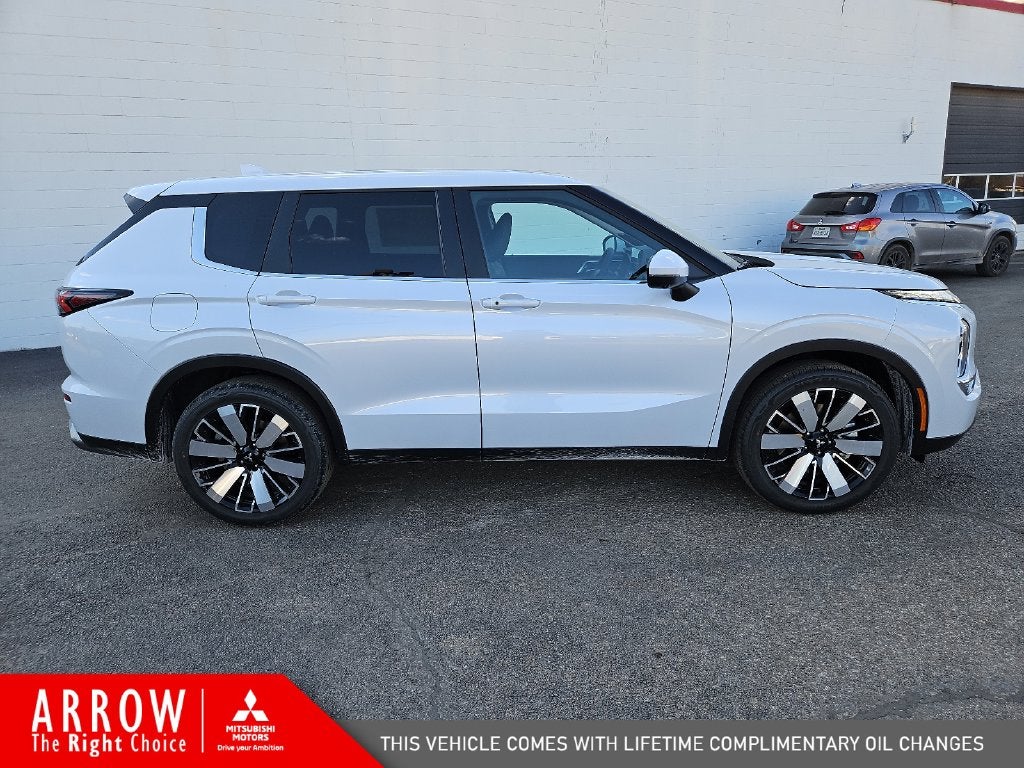 2026 Mitsubishi Outlander SE