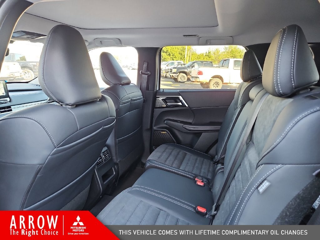 2026 Mitsubishi Outlander SE