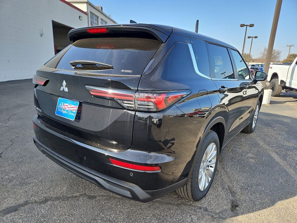 2026 Mitsubishi Outlander ES