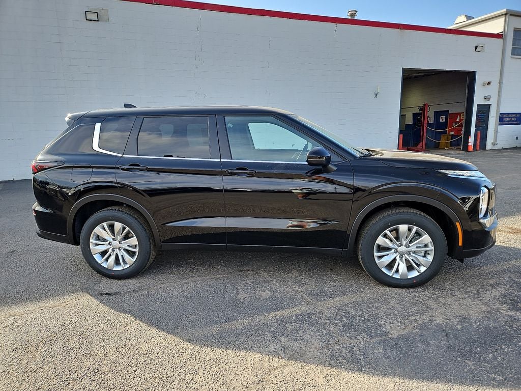 2026 Mitsubishi Outlander ES