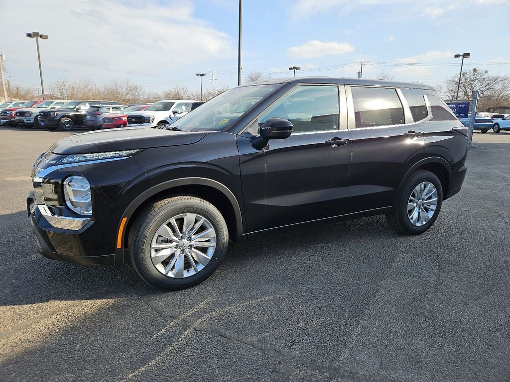 2026 Mitsubishi Outlander ES