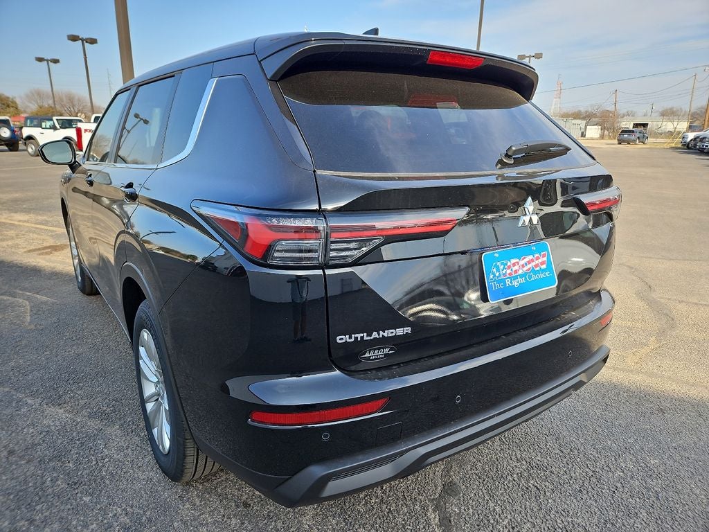 2026 Mitsubishi Outlander ES