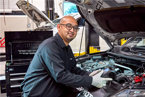 Arrow Mitsubishi factory-trained technician performing scheduled service