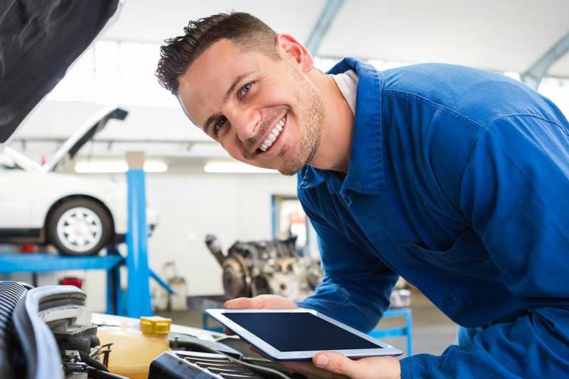 Arrow Mitsubishi diagnostic technician checking a vehicle